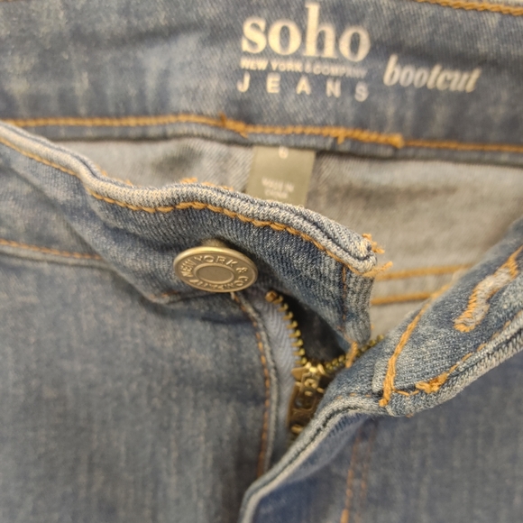 NEW YORK & COMPANY SOHO BOOT CUT JEANS - LIGHT WASH - Picture 2 of 3